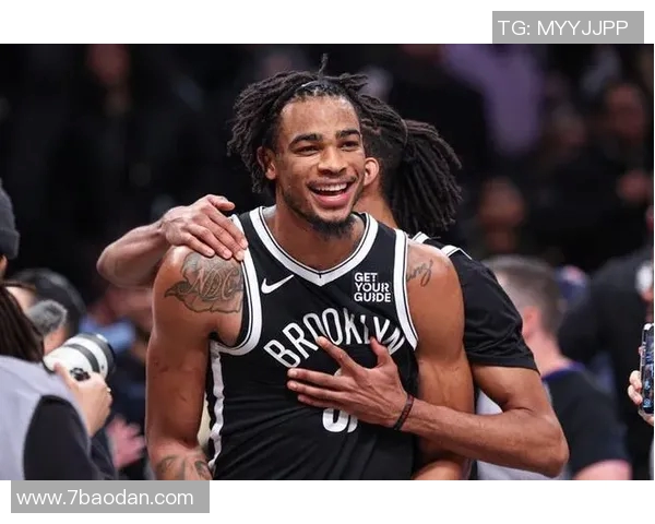 克拉克斯顿全能表现闪耀赛场17分9板7助4帽助球队取得胜利