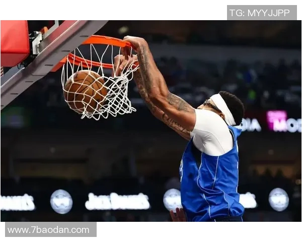 塞克斯顿半场表现出色8投4中斩获12分并罚球5罚4中展现强大攻击力